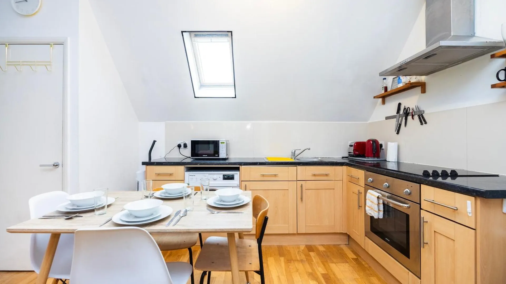 Vibrant Fresh Flat Near The Station - New Cross - Goldsmiths Lägenhet London