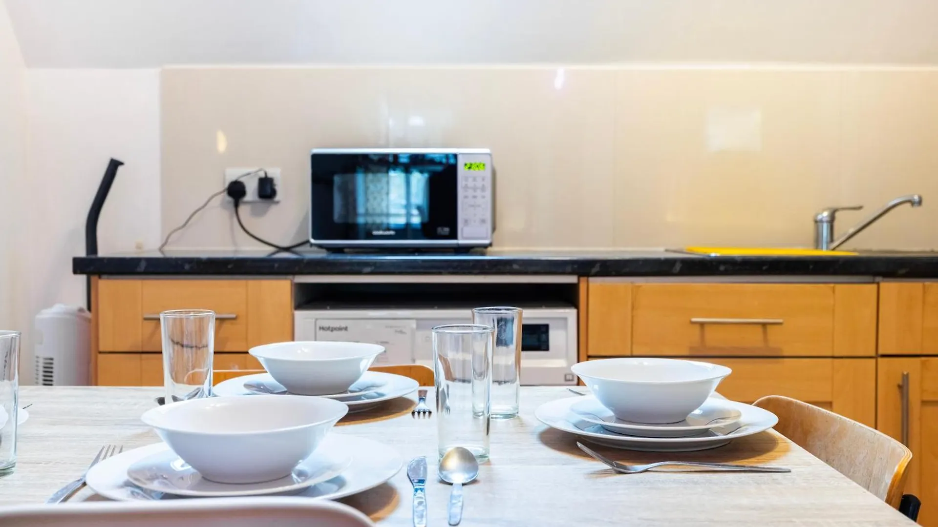 Vibrant Fresh Flat Near The Station - New Cross - Goldsmiths Lägenhet London