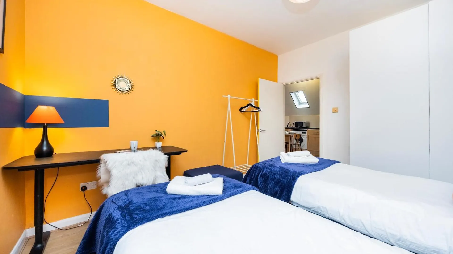 Vibrant Fresh Flat Near The Station - New Cross - Goldsmiths Lägenhet London
